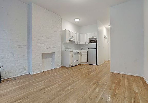 2nd image of 350 W 47th St APT 2C