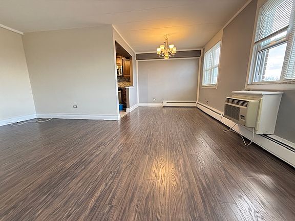 5th image of 2035 W Granville Ave APT 505