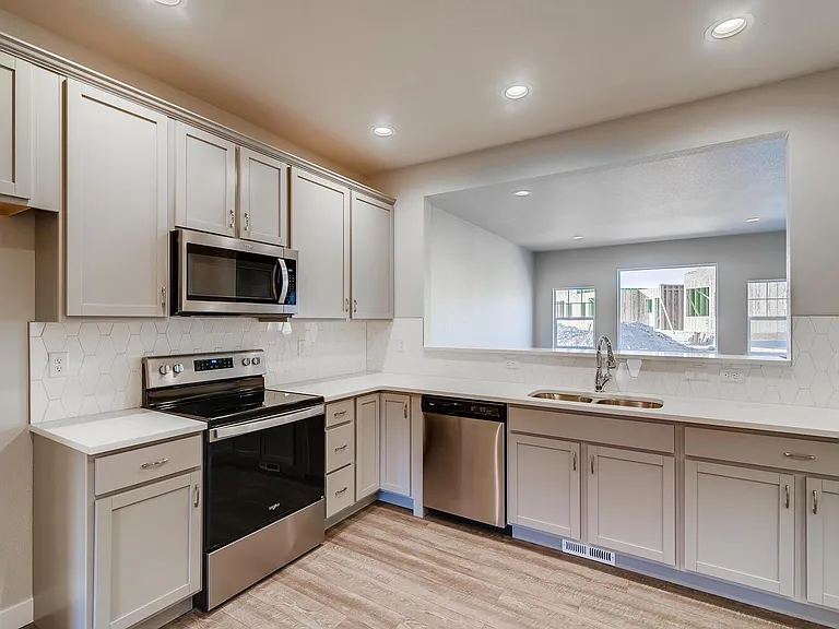294 E Chestnut St #2 — Photo 12