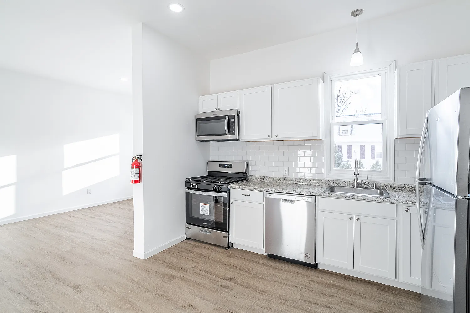 3 bed, 1400 sqft, $2,295 — Photo 3