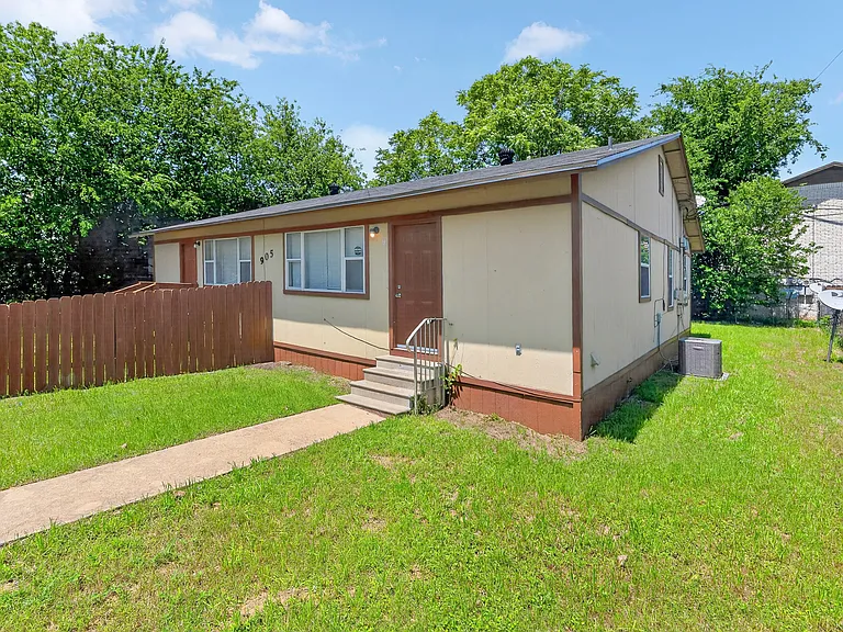 905 Parmer Ave #B — Photo 2