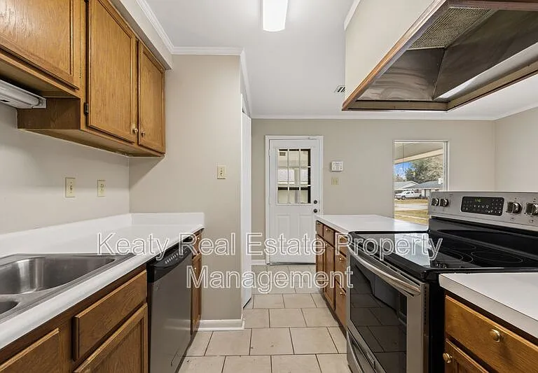 137 Amber St — Photo 8