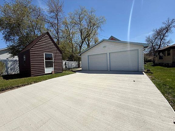 4th image of 809 5th St NE