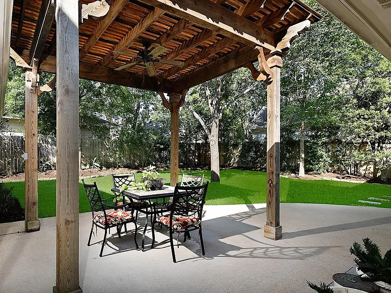 15 Carriage Pines Ct — Photo 2