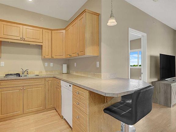 2nd image of 9221 N Lakeland Dr #405