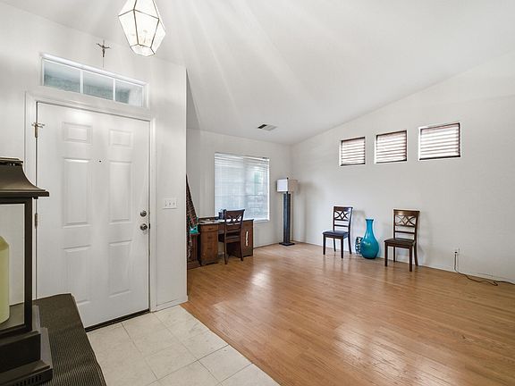 5th image of 719 E Ferguson Avenue