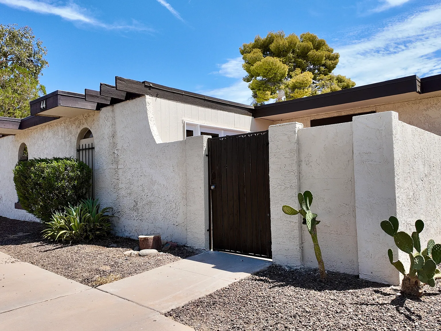 2 bed, 784 sqft, $1,800 — Photo 2