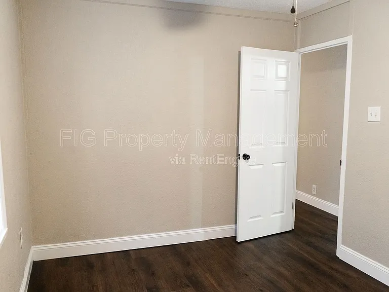 1414 Chicago Ave NE — Photo 7