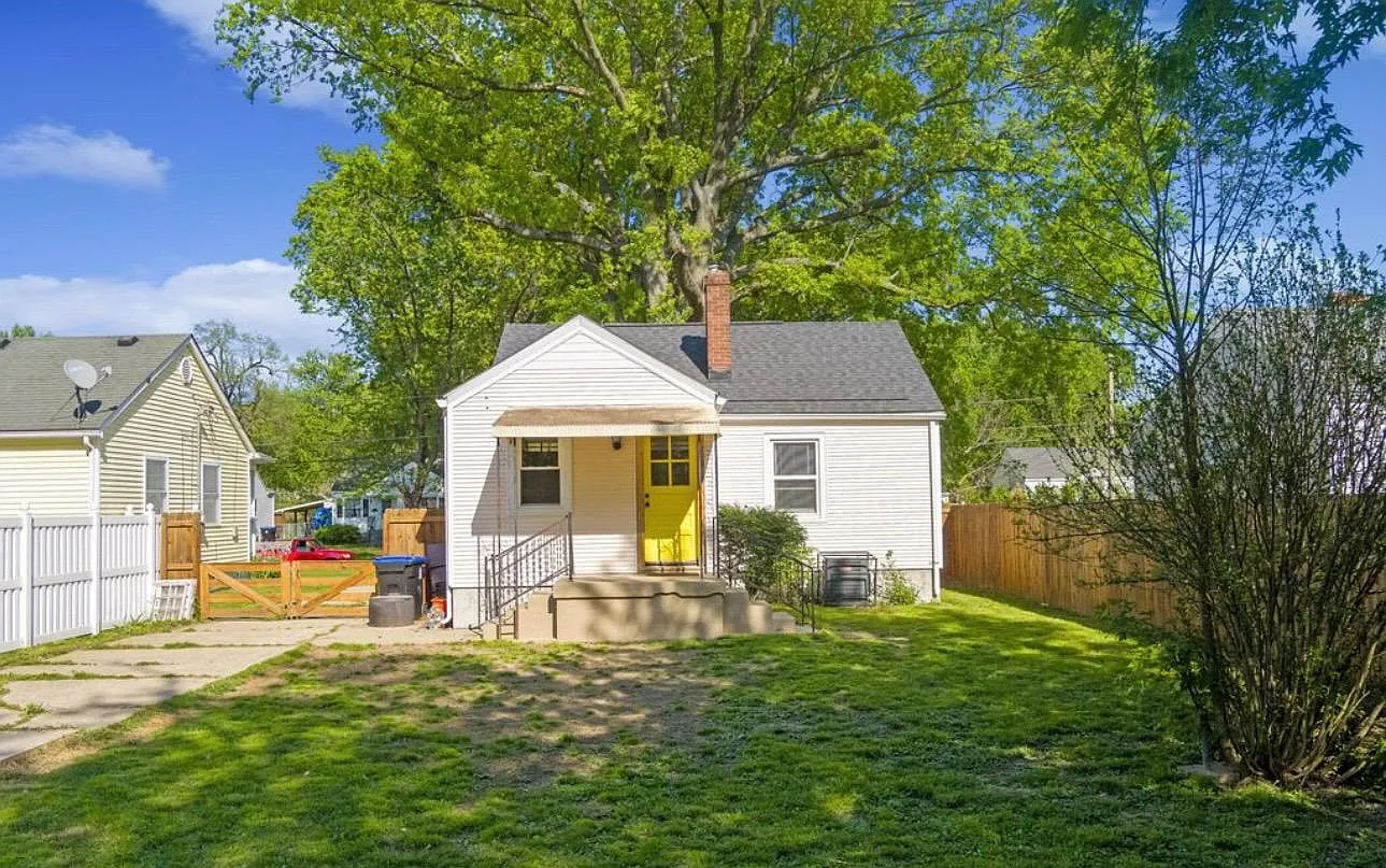 2 bed, 744 sqft, $1,700 — Photo 1