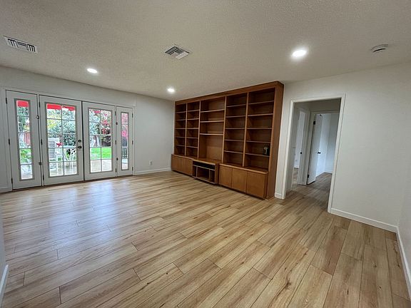 3rd image of 24239 Friar St