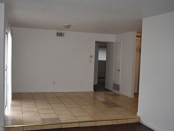 2nd image of 115 E Iris Ave