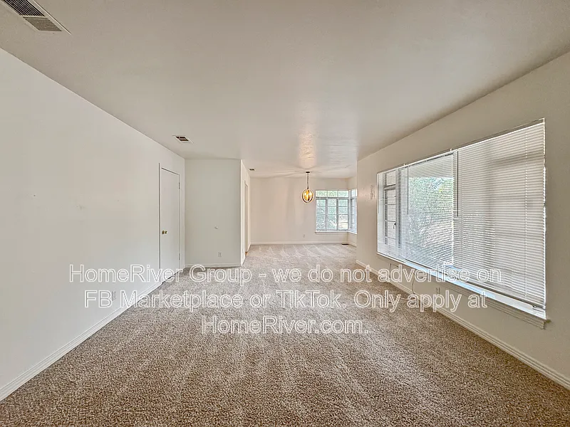 3 bed, 1.5 bath, 1438 sqft, $2,100 — Photo 3