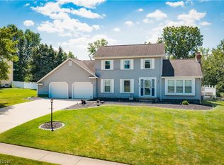 51 Sawmill Run Dr, Canfield, OH 44406