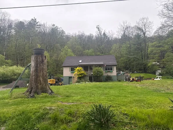 64 Hollywood Dr, Hunlock Creek, PA 18621