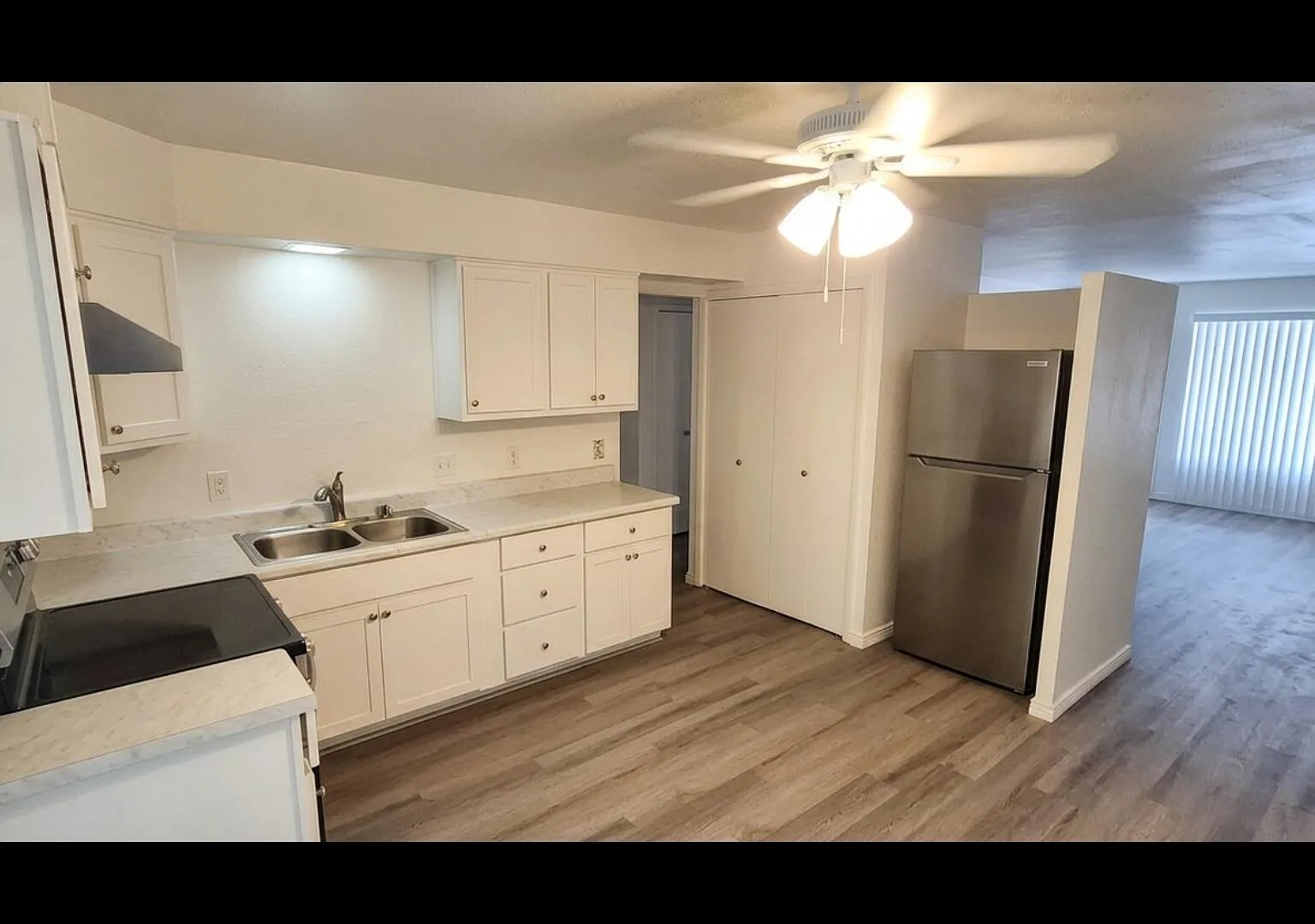2 bed, 2.0 bath, 900 sqft, $2,000 — Photo 3