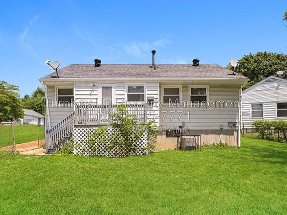 3rd image of 10300 Ross Cir