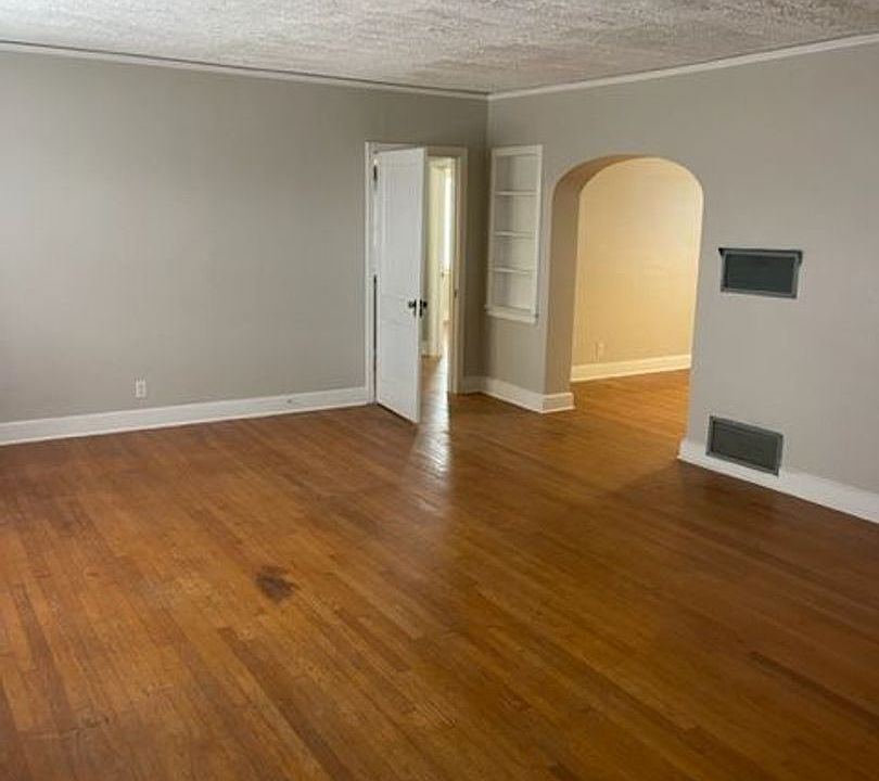 2nd image of 415 Asbury St #2