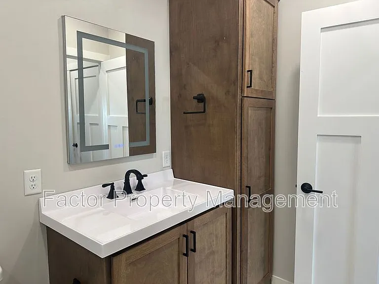 235 Belgrade Ave #302 — Photo 12