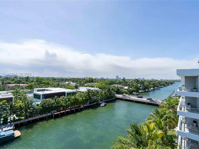 9500 W Bay Harbor Dr #7D — Photo 4