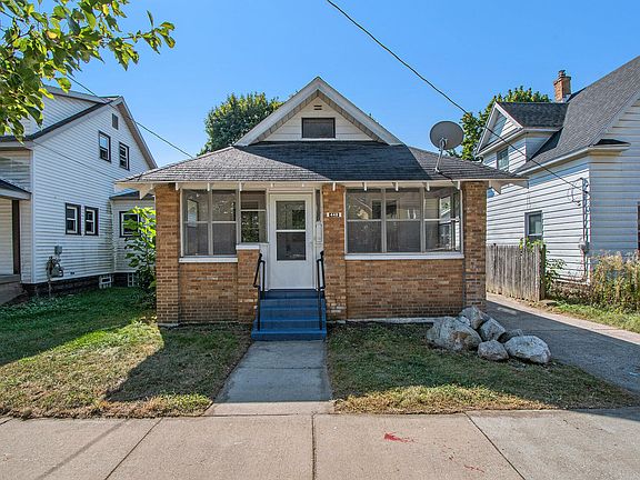 4th image of 448 Spencer St NE