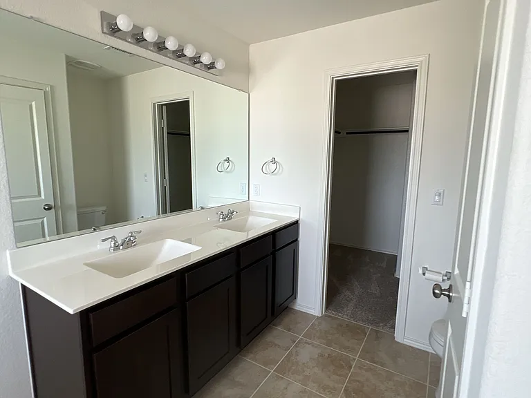 15209 Spruce Frost Cv #B — Photo 23