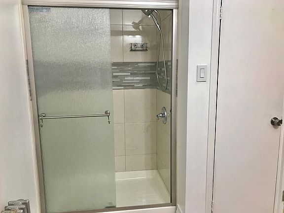 4th image of 162 Carlton Ave Floor 1