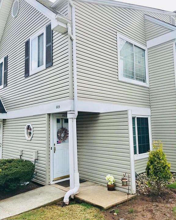 1st image of 605 Correll Ave