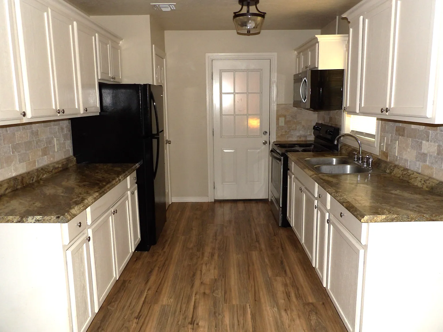 3 bed, 1037 sqft, $795 — Photo 3