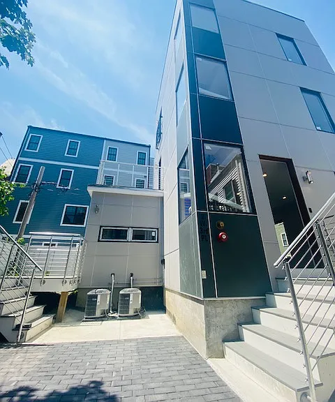 241 W Third Street Pl #R — Photo 21