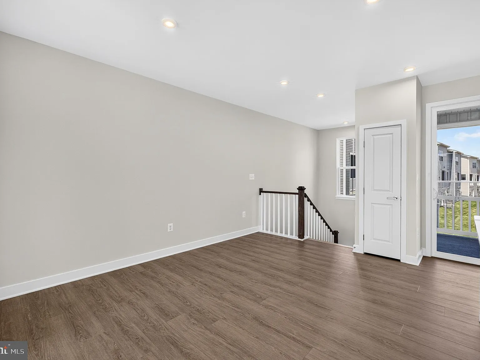 4 bed, 3.5 bath, 2237 sqft, $2,900 — Photo 4
