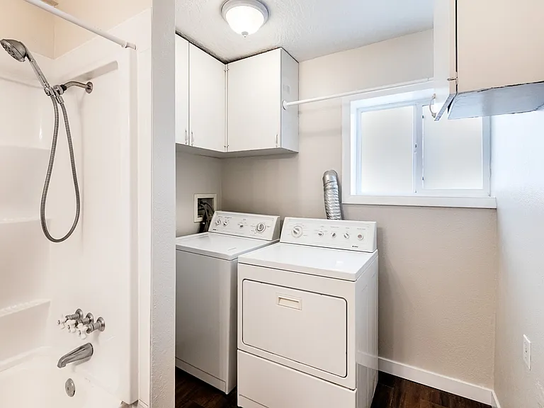 512 Elmwood Dr #1 — Photo 3