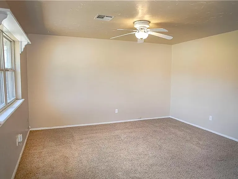 204 Vickie Dr — Photo 8