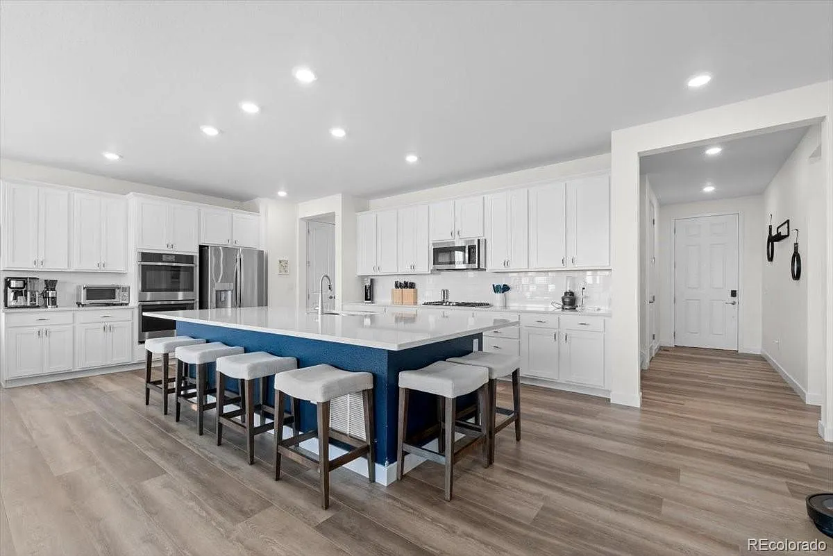 5 bed, 5756 sqft, $7,500 — Photo 4