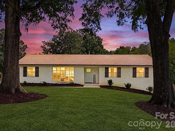 2nd image of 1301 Manchester Ln