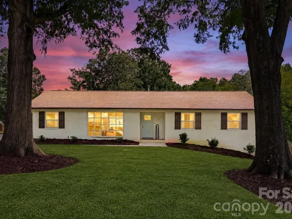 1301 Manchester Ln, Charlotte, NC 28227