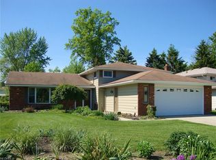 29355 Vita Ln, North Olmsted, OH 44070