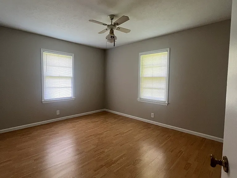 1064 Dallas Hwy — Photo 10