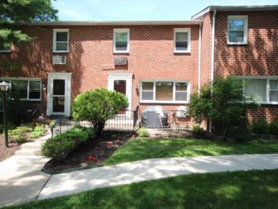 200 Charter Cir, Ossining, NY, 10562