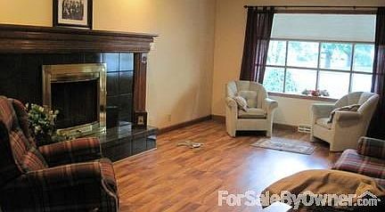 Custom designed gas fireplace
						:
						Beautiful oak mantel with tile front. Laminate flooring.