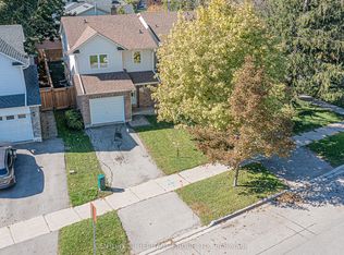 134 Walton Dr, Aurora, ON L4G 3K4