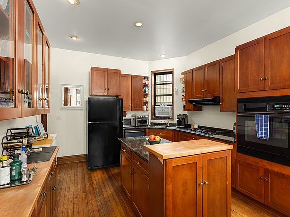 4th image of 164 Prospect Park W APT 1R