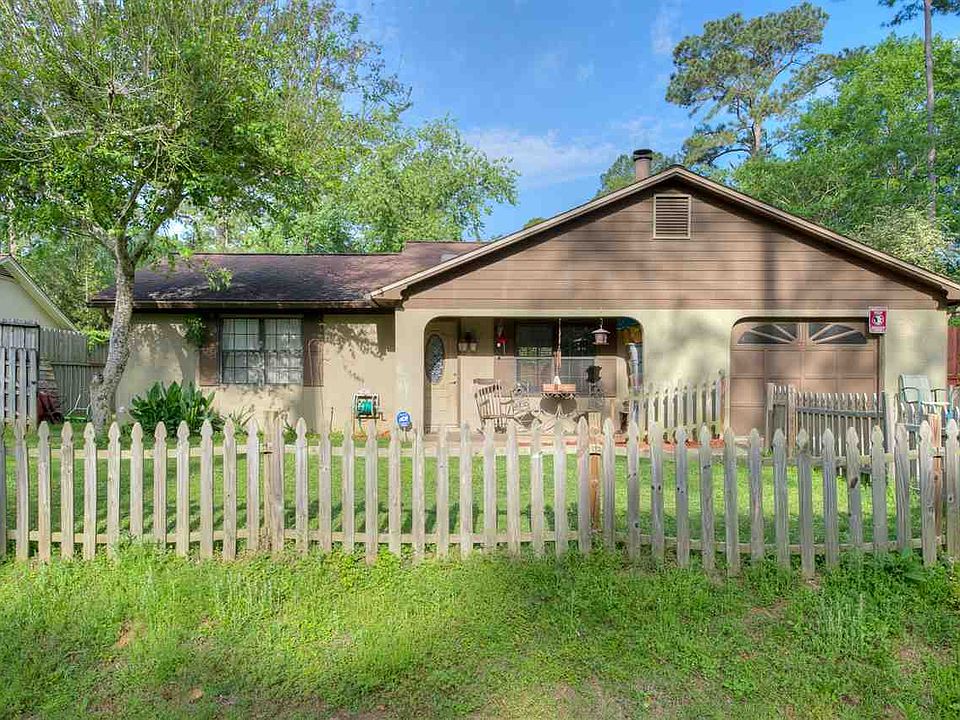 1st image of 3210 Earl Dr