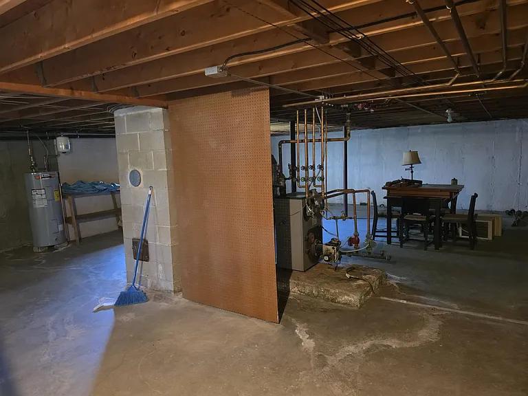 51 Eastern Ave — Photo 33