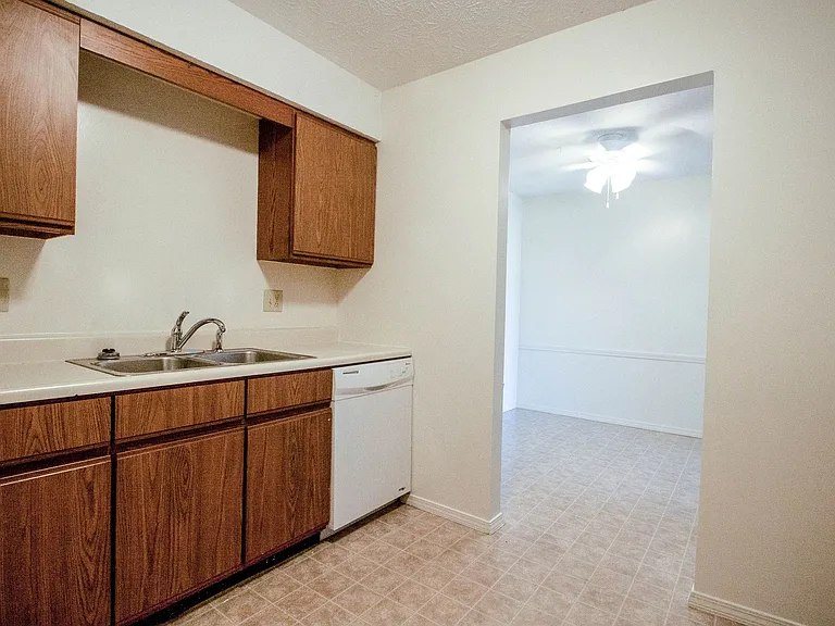 2406 Rainbow Ave — Photo 8