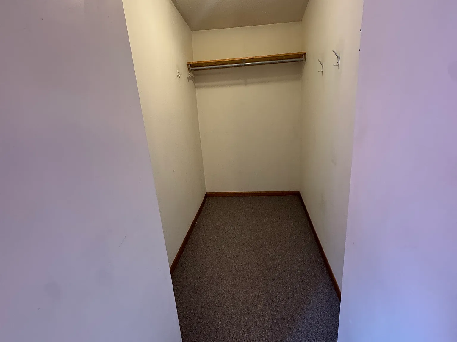 3 bed, 1100 sqft, $1,000 — Photo 2
