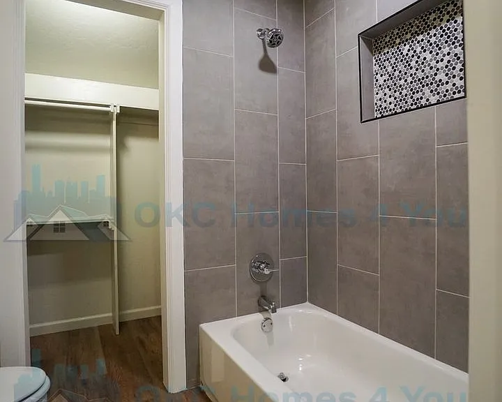 7118 NW 43rd St — Photo 10