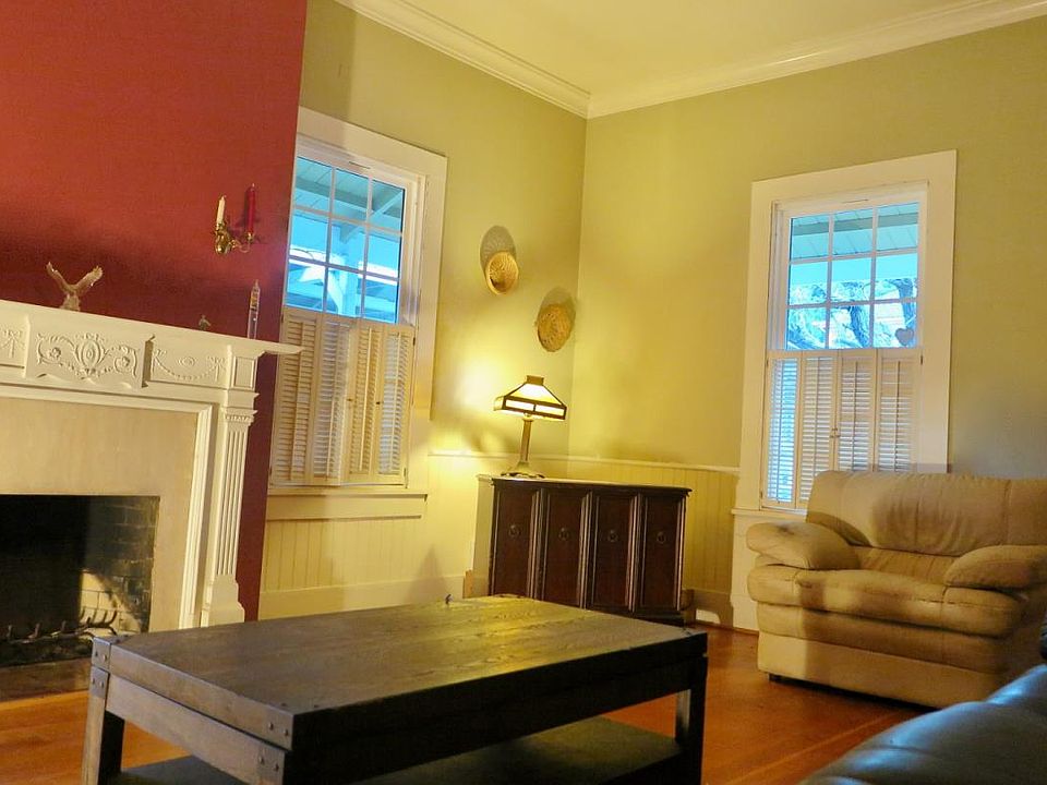 2nd image of 13026 Pine St