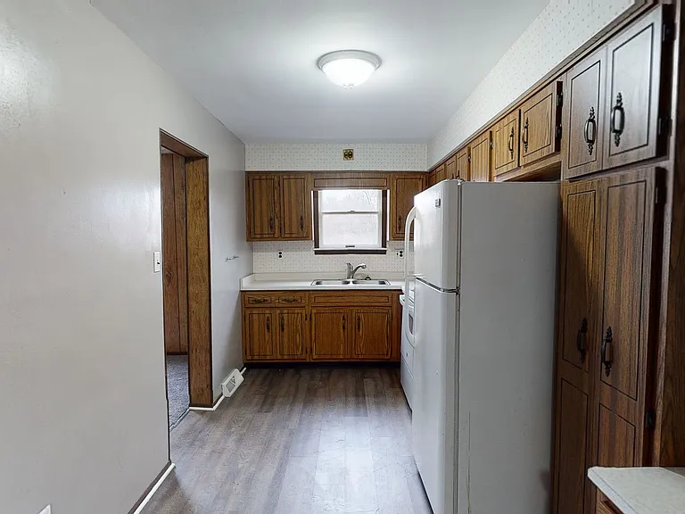 2602 Brown Ave — Photo 3