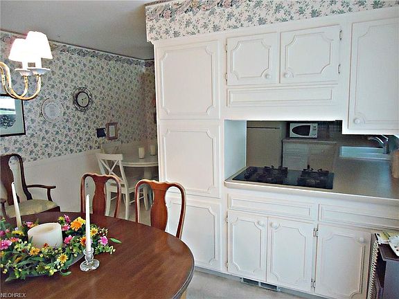 3rd image of 27750 Tremaine Dr