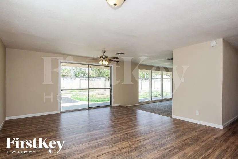 4 bed, 2.0 bath, 2168 sqft, $2,205 — Photo 3